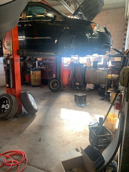 More Photos Of 36125 Ford Rd, Westland Auto Repair For Sale