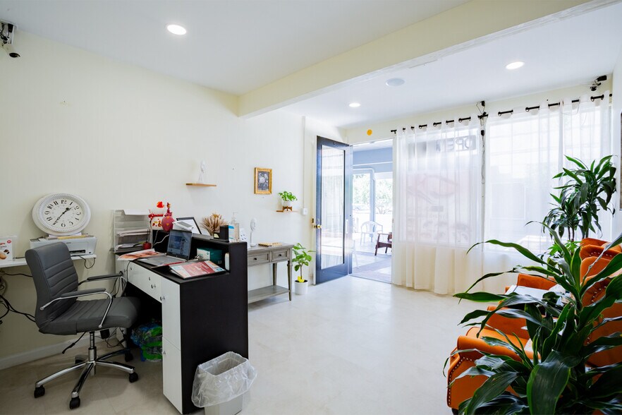 More Photos Of 370 W Sierra Madre Blvd, Sierra Madre Storefront For Lease