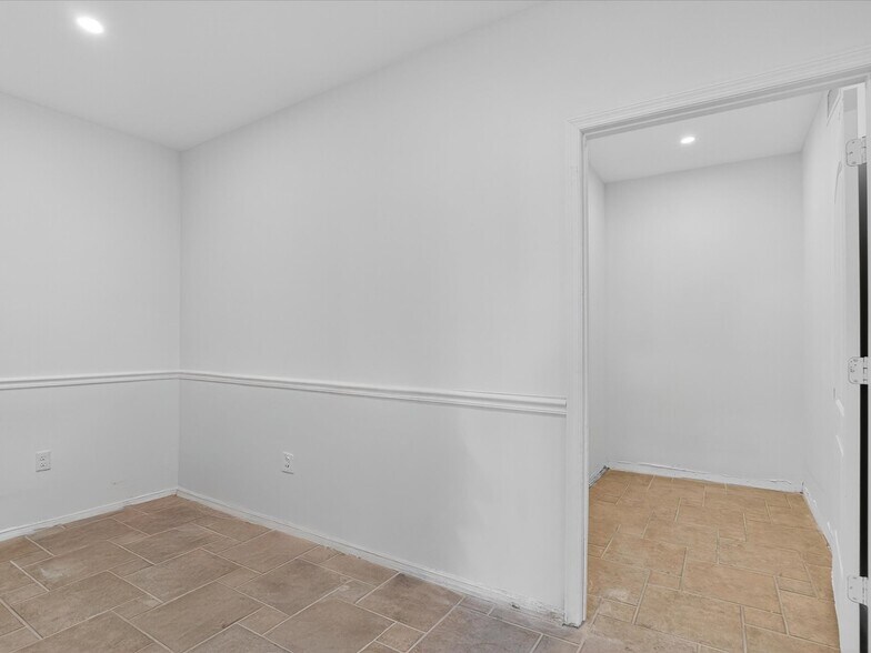 More Photos Of 219 Magnolia Ave, Daytona Beach Storefront Retail Residential For Sale