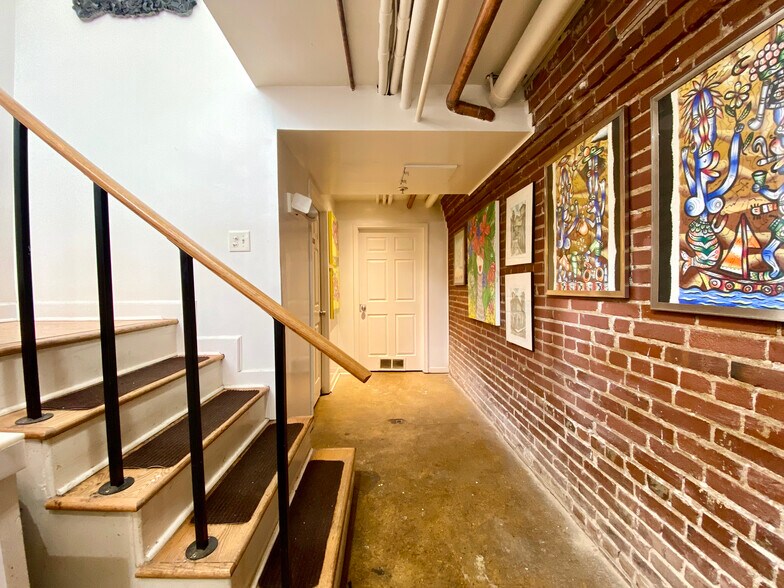 More Photos Of 107 S Front St, Memphis Office For Sale