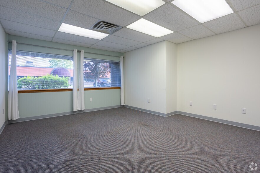 More Photos Of 411 W Lake Lansing Rd, East Lansing Unknown For Lease