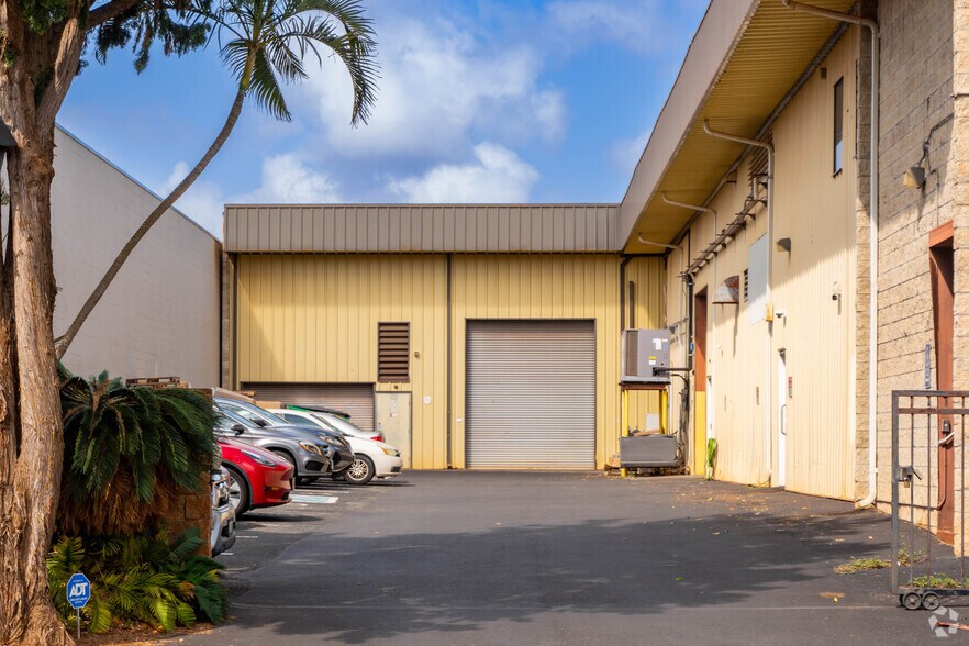 More Photos Of 94-479 Ukee St, Waipahu Flex For Lease