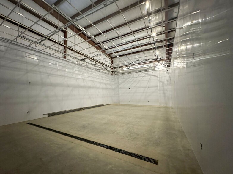 More Photos Of 369 Enterprise Dr, Batesville Industrial For Sale