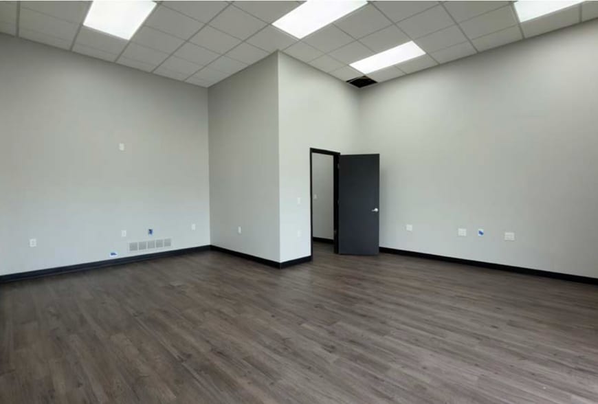 More Photos Of 11574 E Gondola St, Sharonville Warehouse For Lease
