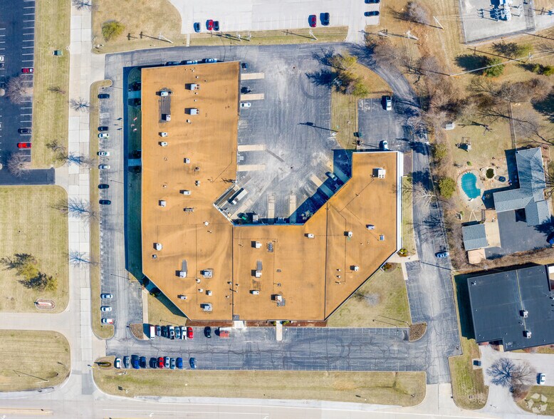 More Photos Of 200-236 Turner Blvd, Saint Peters Showroom For Lease