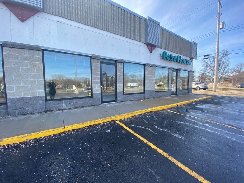More Photos Of 3233 W Saginaw Hwy, Lansing Storefront For Sale