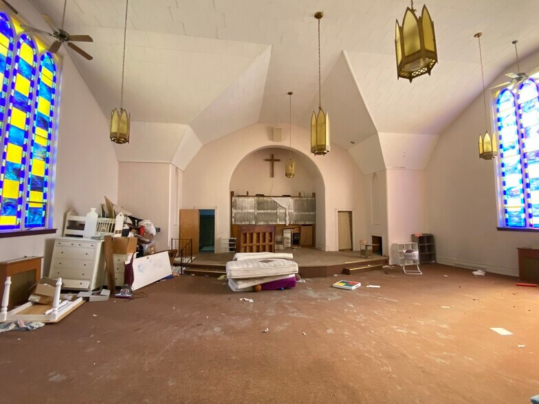 More Photos Of 534 N State St, Alma Religious Facility For Sale