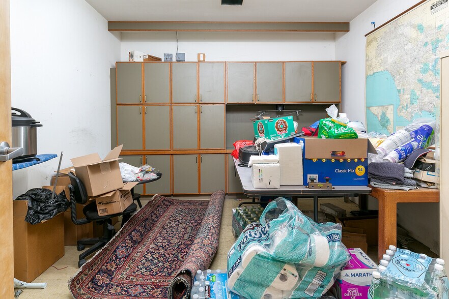 More Photos Of 1550 Victory Blvd, Glendale Office For Sale