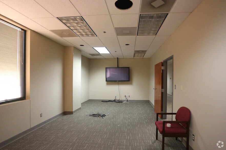 More Photos Of 2070 Little Hills Expy, Saint Charles Office For Sale