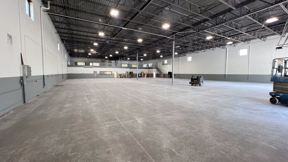 More Photos Of 30881 Beverly Rd, Romulus Warehouse For Lease