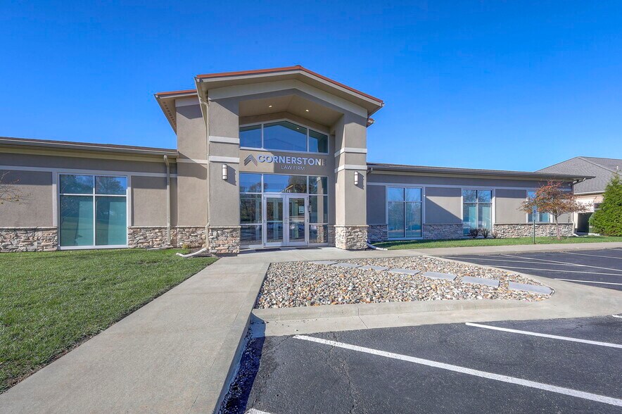 More Photos Of 5821 NW 72nd St, Kansas City Office For Lease