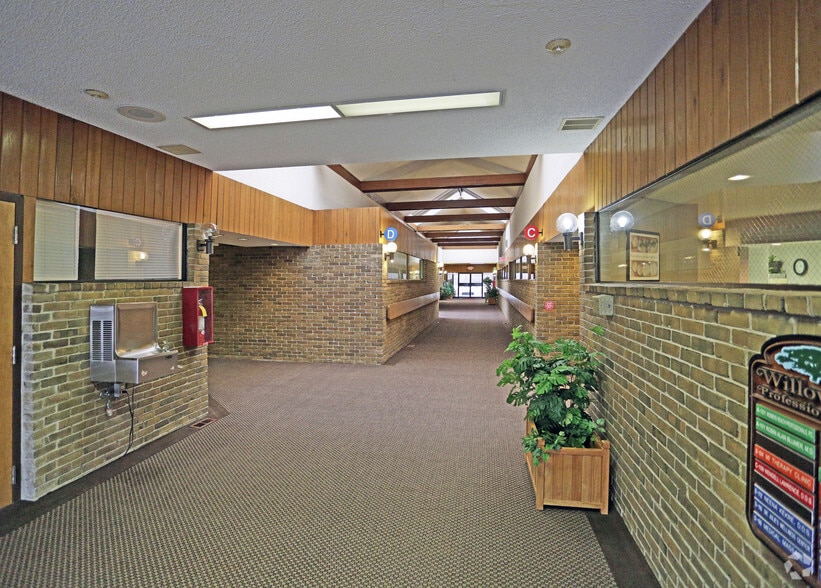 More Photos Of 25865 W 12 Mile Rd, Southfield Medical For Lease