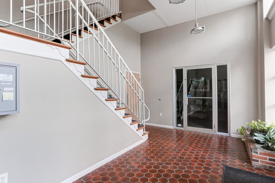 More Photos Of 704 Lisburn Rd, Camp Hill Office For Lease