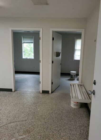 More Photos Of 2046 Keystone Dr, Springfield Industrial For Sale