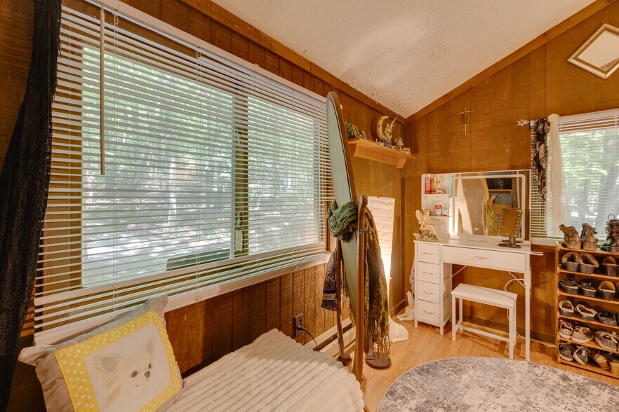 More Photos Of 11 Mountainside Dr, Berkeley Springs Specialty For Sale