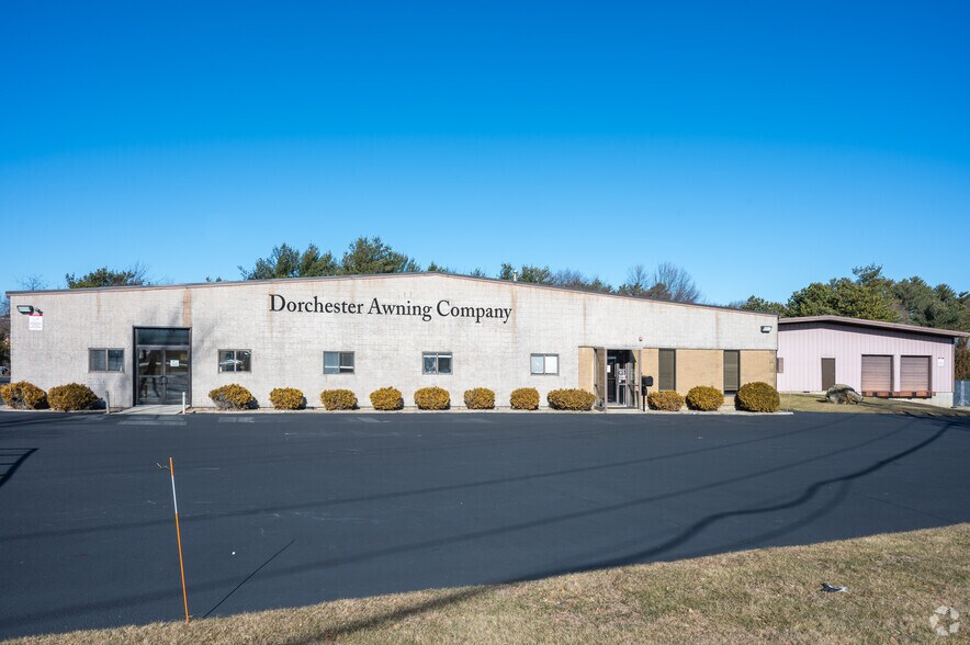 More Photos Of 9 Gallen Rd, Kingston Industrial For Lease