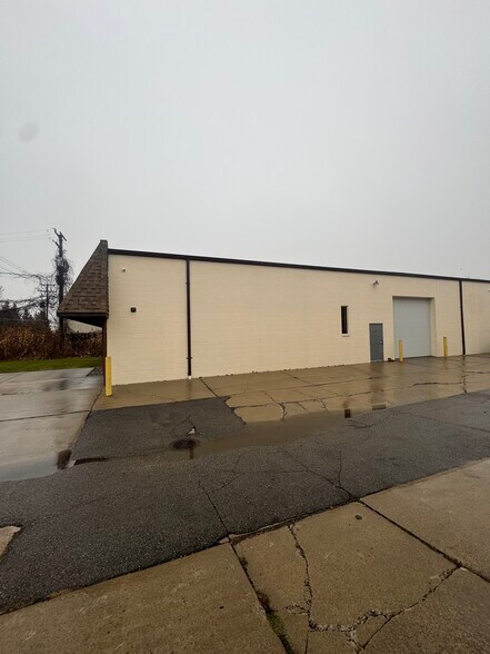 More Photos Of 41590 Production Dr, Harrison Township Manufacturing For Lease