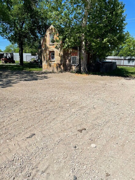 More Photos Of 9505 S Central Expy, Dallas Warehouse For Sale