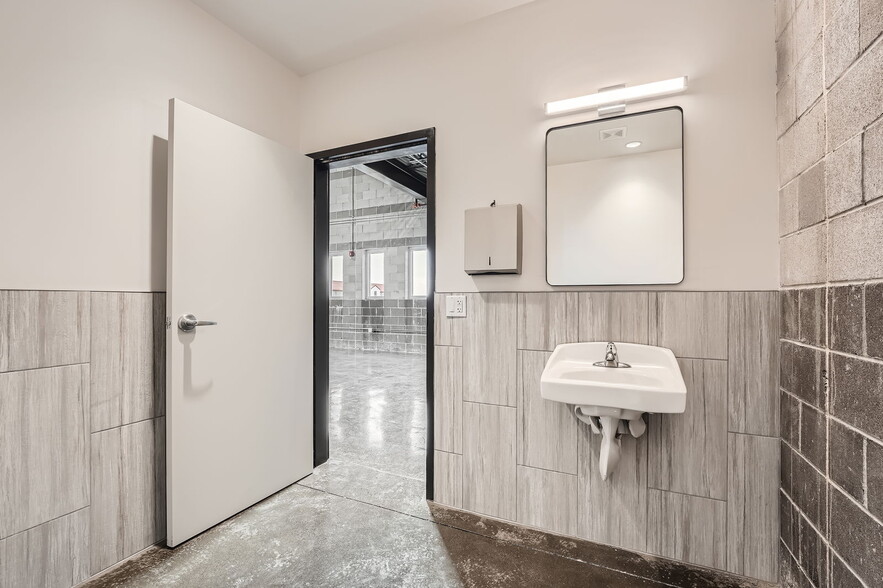 More Photos Of 10262 Dransfeldt Rd, Parker Flex For Sale