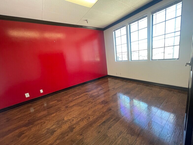 More Photos Of 902 N Grand Ave, Santa Ana Medical For Sale