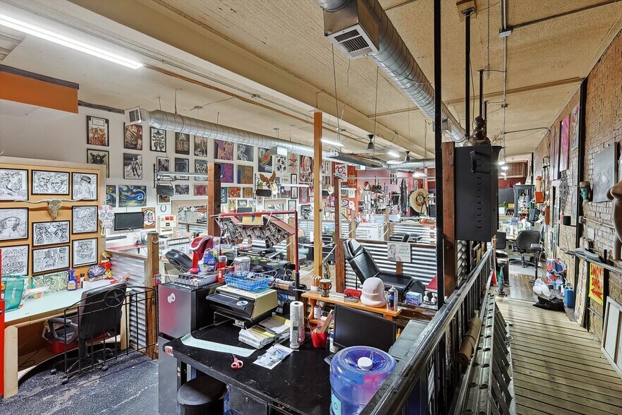 More Photos Of 1426 N Main St, Fort Worth Storefront Retail Office For Lease