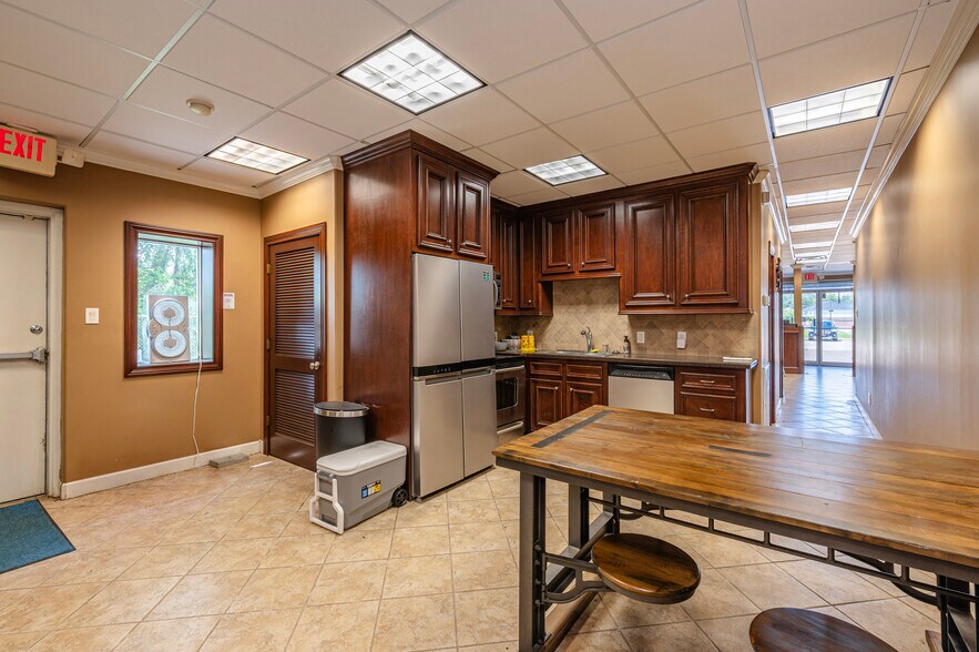 More Photos Of 1340 Highway 3 S, League City Freestanding For Sale