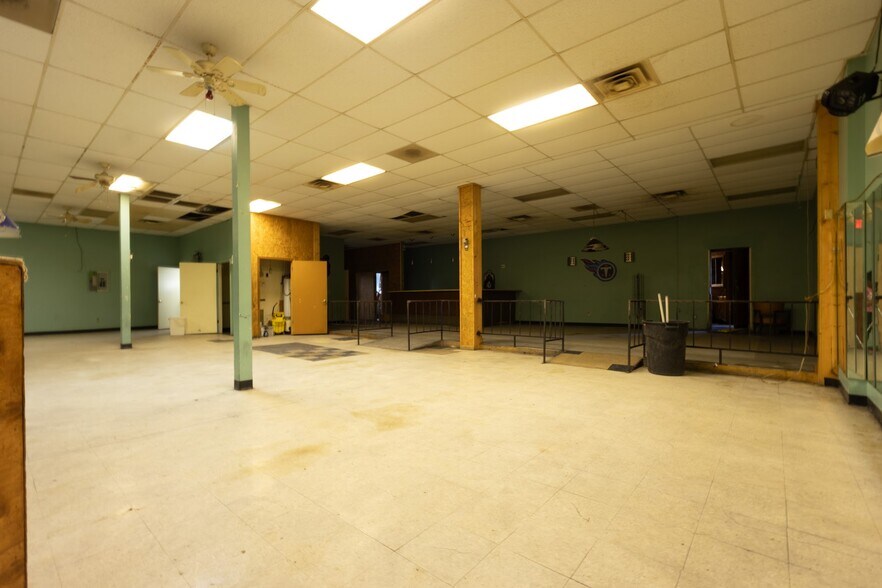 More Photos Of 681 Polk Ave, Memphis Bar For Sale