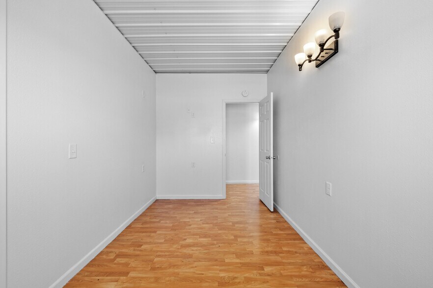 More Photos Of 2708 30th Ave NE, Minot Manufacturing For Sale