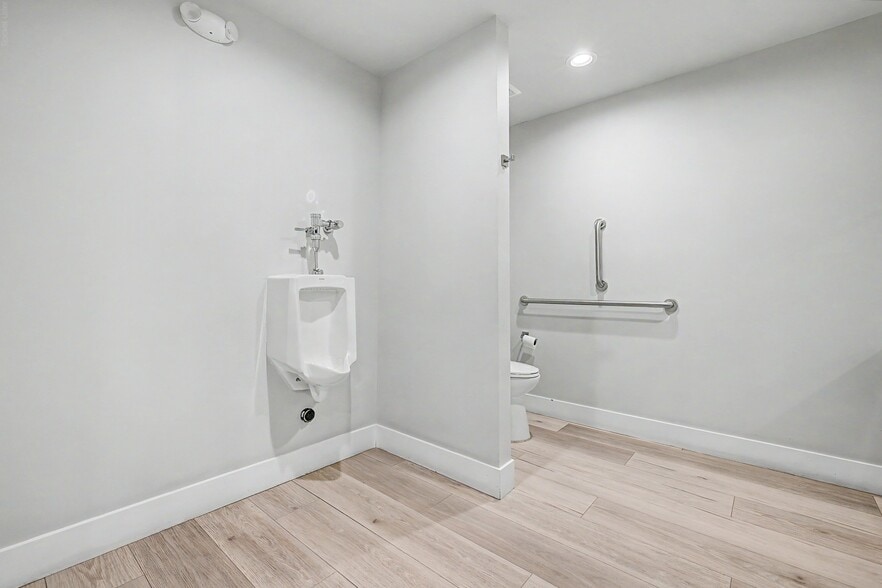 More Photos Of 6470 W Desert Inn Rd, Las Vegas Medical For Sale