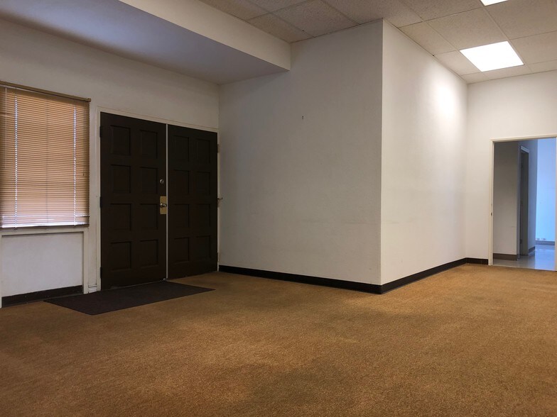 More Photos Of 913 Alene Ave, Ridgecrest Office For Sale
