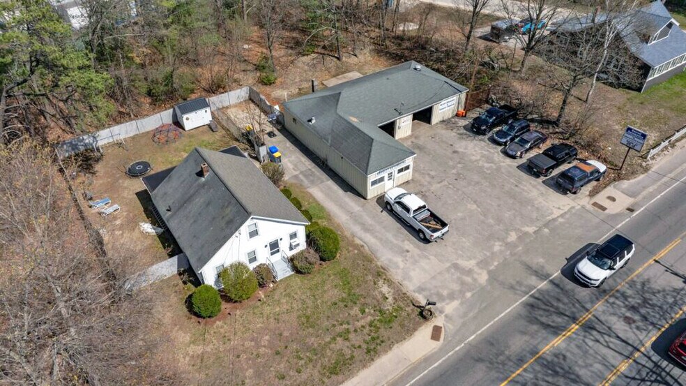 Primary Photo Of 54 Lowell Rd, Hudson Auto Repair For Sale