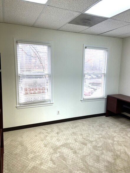 More Photos Of 18500-18540 Office Park Dr, Gaithersburg Office For Sale