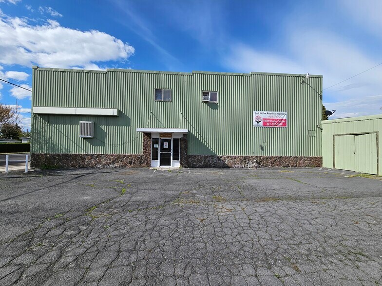 More Photos Of 917 E Main St, Klamath Falls Flex For Sale