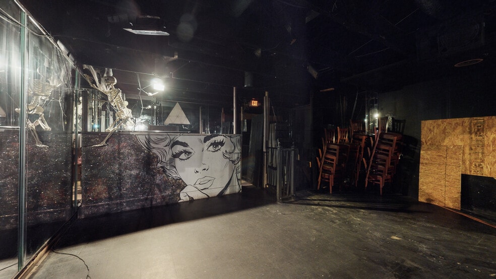 More Photos Of 116 E Main St, Louisville Bar For Sale