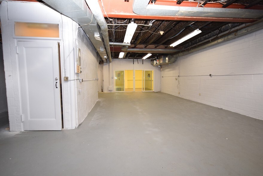 More Photos Of 108 W Jefferson St, Falls Church Warehouse For Lease