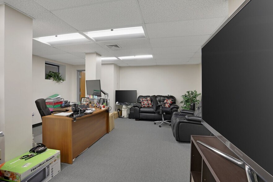 More Photos Of 67 Prospect Ave, West Hartford Medical For Sale