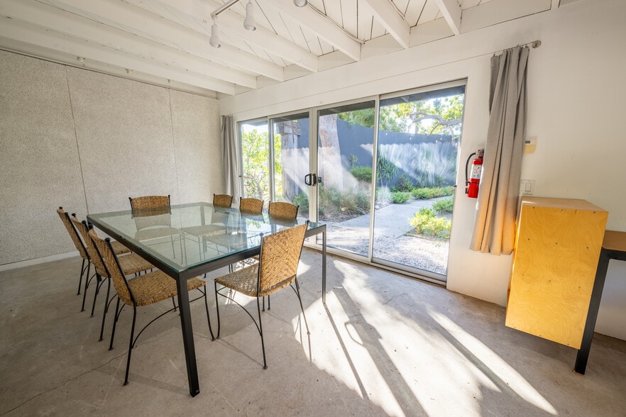 More Photos Of 5761 W Adams Blvd, Los Angeles Loft Creative Space For Sale