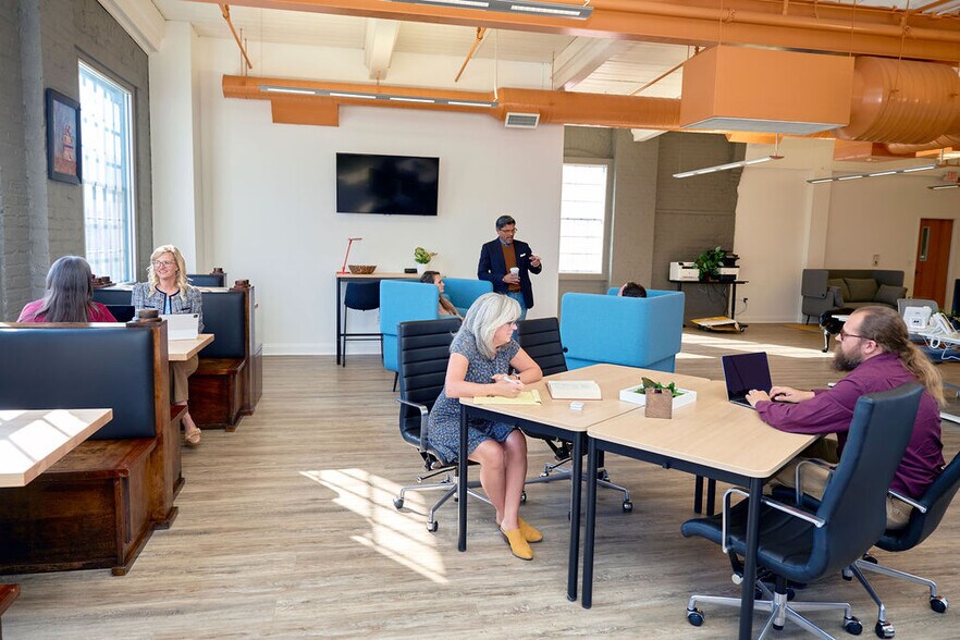 More Photos Of 513 Prince Edward St, Fredericksburg Office For Sale
