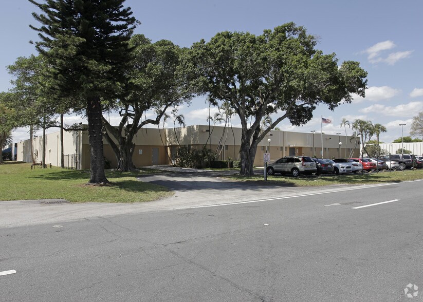 Primary Photo Of 2800 Gateway Dr, Pompano Beach Manufacturing For Sale