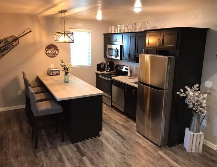 More Photos Of 201 Steele St, Algoma Hotel For Sale