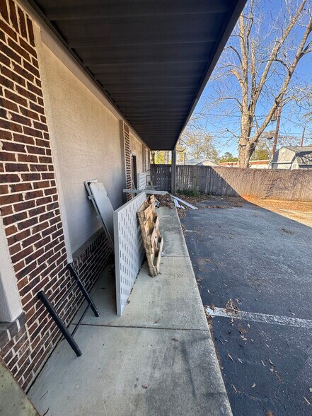 More Photos Of 990 N Daleville Ave, Daleville Warehouse For Sale