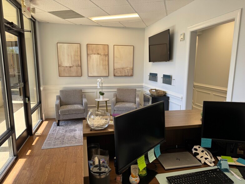 More Photos Of 19600 W Catawba Ave, Cornelius Office For Lease