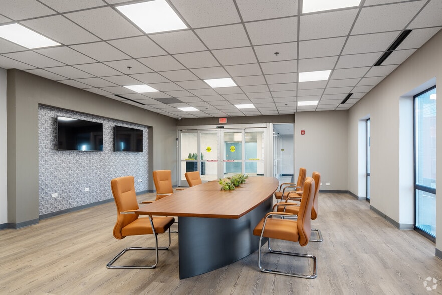 More Photos Of 9950 Lawrence Ave, Schiller Park Unknown For Lease