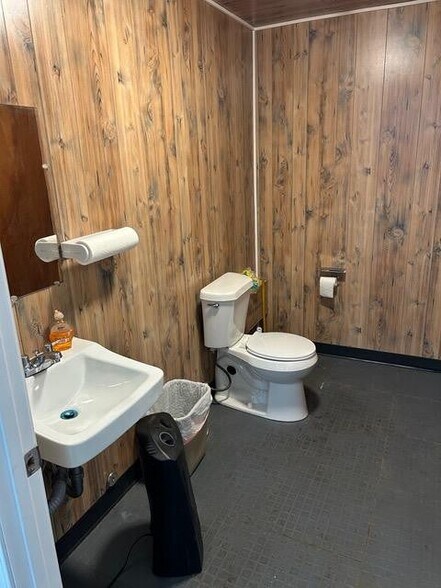 More Photos Of 100 Freedom Drive, Liberty Warehouse For Sale