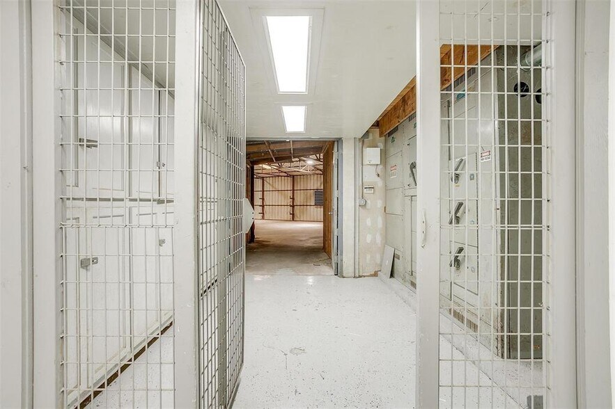 More Photos Of 640 E Highway 199, Springtown Warehouse For Sale