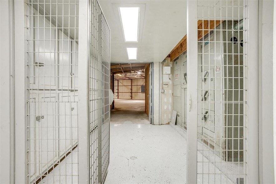 More Photos Of 640 E Highway 199, Springtown Warehouse For Lease