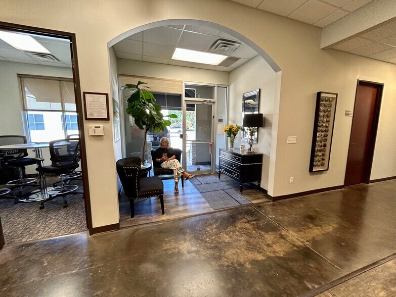More Photos Of 1241 W Green Oaks Blvd, Arlington Coworking Space