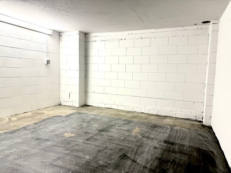 More Photos Of 3147 NE California St, Minneapolis Warehouse For Lease