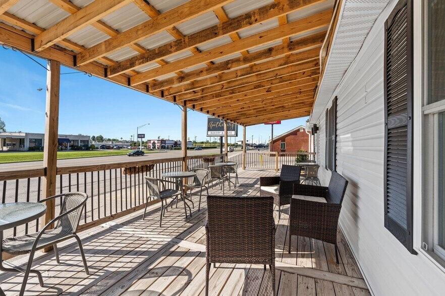 More Photos Of 808 Bypass Rd, Winchester Freestanding For Sale