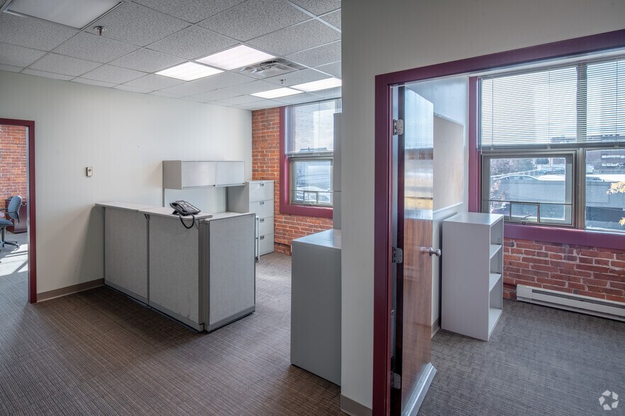 More Photos Of 45 Willard Ave, Providence Medical For Sale